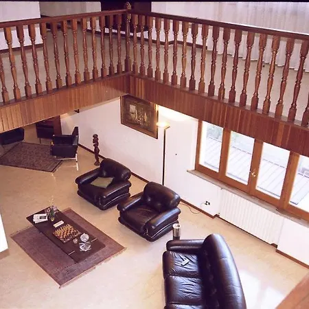 Hollywood לינה וארוחת בוקר 3*