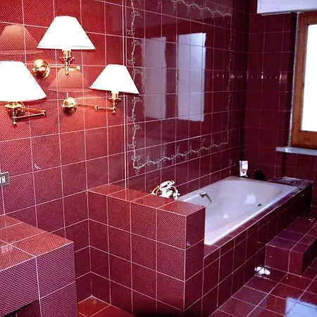 Hollywood Bed and Breakfast 3*