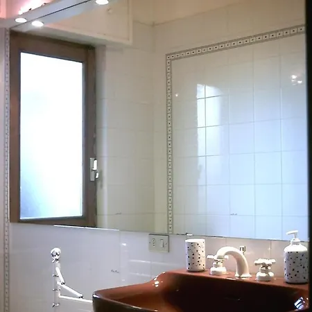 Hollywood לינה וארוחת בוקר