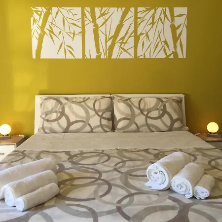 Hollywood לינה וארוחת בוקר