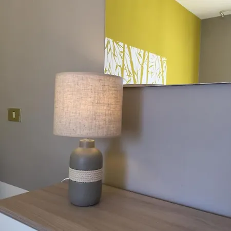 Hollywood לינה וארוחת בוקר