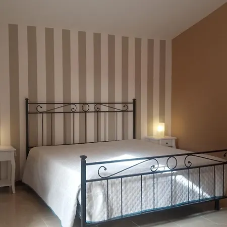 לינה וארוחת בוקר Hollywood