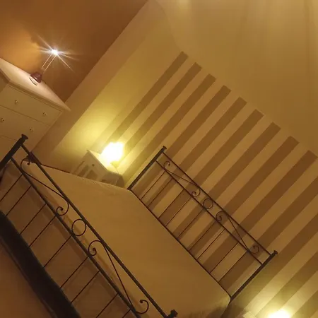 לינה וארוחת בוקר Hollywood 3*