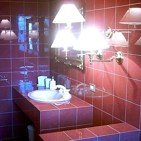 Hollywood Bed and Breakfast 3*