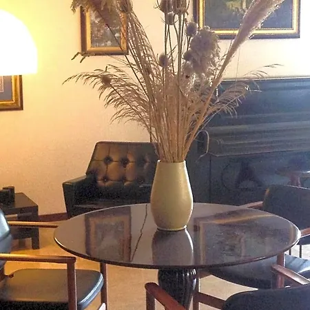 Bed and Breakfast Hollywood 3*
