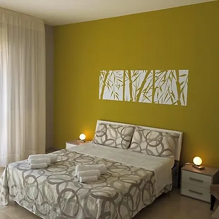 Hollywood Bed and Breakfast 3*